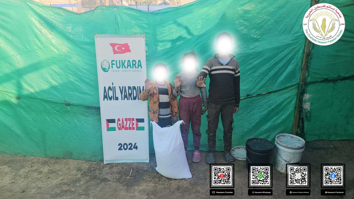 مشروع توزيع الطحين على الأسر النازحة بغزة