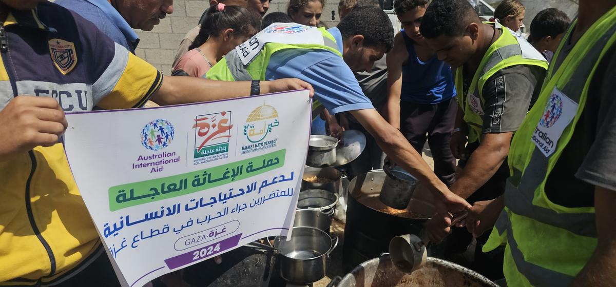 مشروع إعداد وتوزيع الطعام على النازحين في غزة