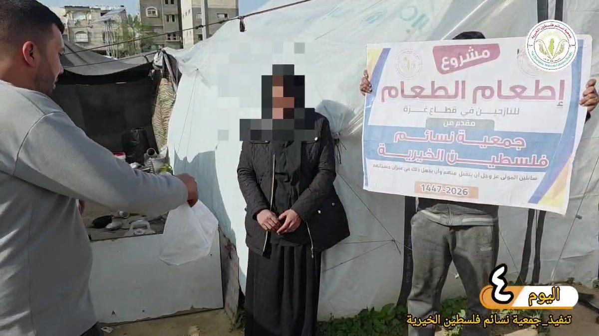 اليوم الرابع اعداد وتوزيع الوجبات الساخنة على النازحين في غزة