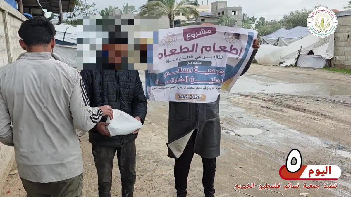اليوم الخامس اعداد وتوزيع الوجبات الساخنة على النازحين في غزة