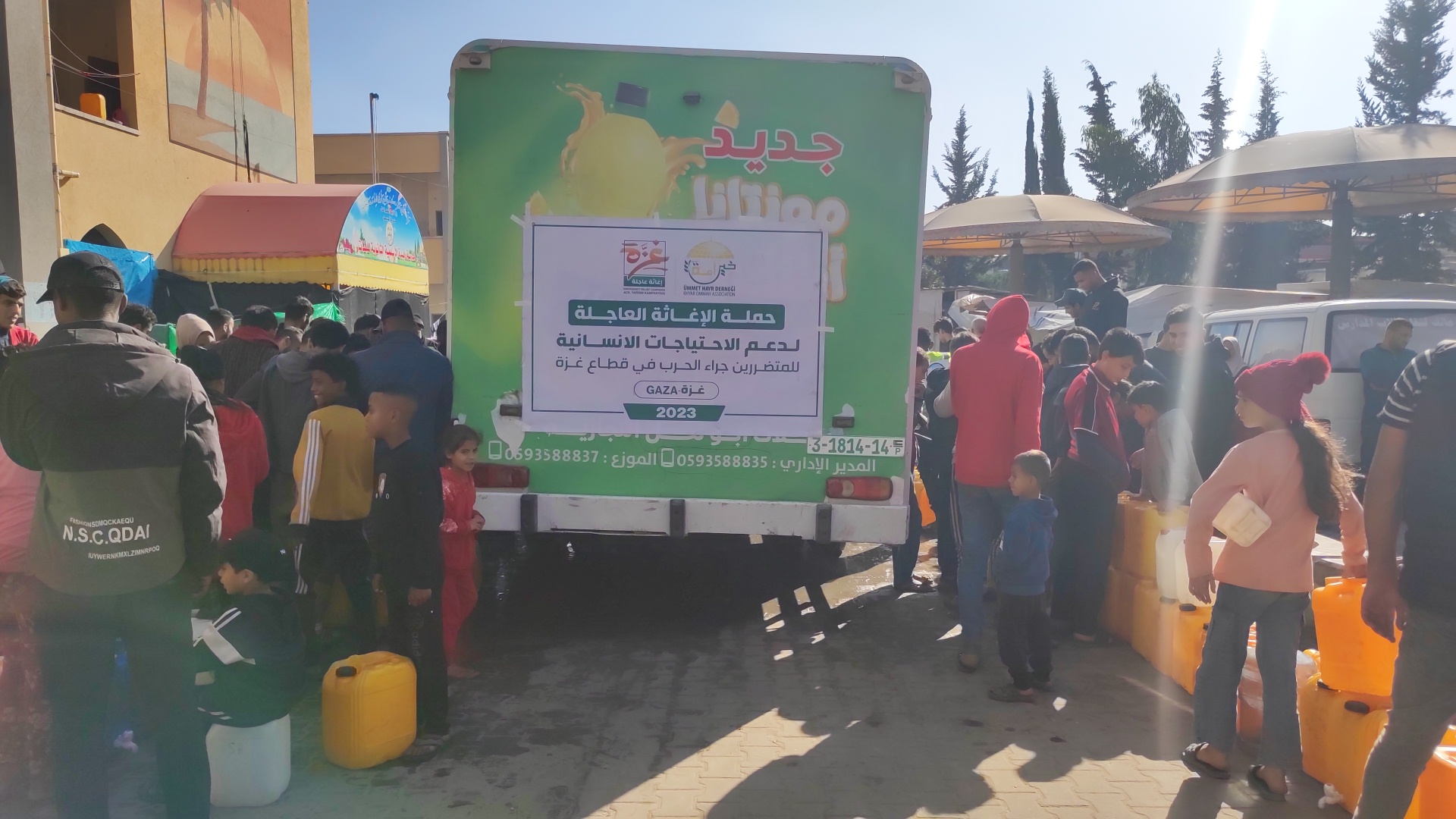 سقيا الماء للنازحين والمهجرين من بيوتهم قسراً